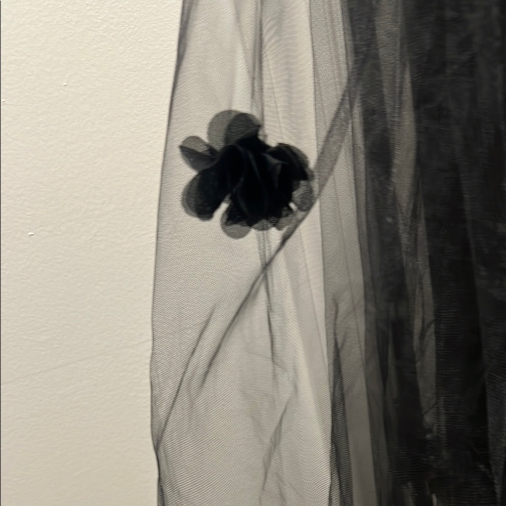 Elegant Black Strapless Evening Dress - Picture 3 of 9